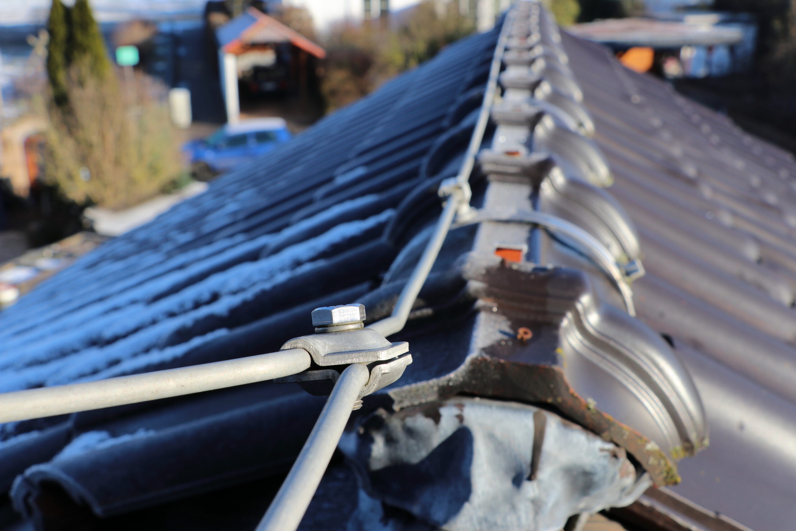 Dachfirst mit Blitzableiter